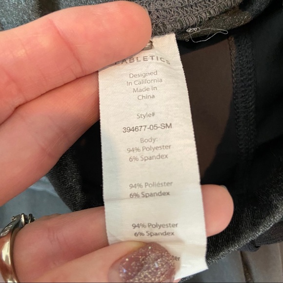Fabletics Gray Lightweight Capri.  Size Small. EUC - Picture 5 of 13